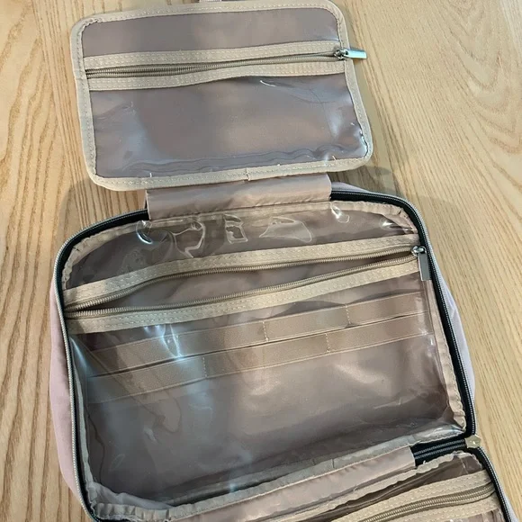 NWOT. Bag Smart Travel Makeup Case. - Picture 6 of 6